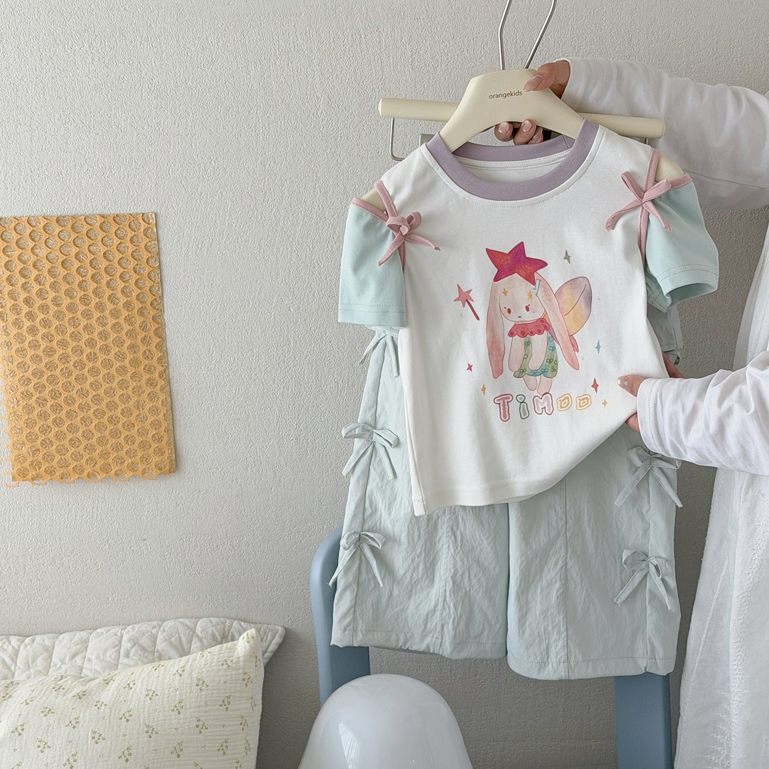 Girls Trendy Ammonia Cotton Shoulder-Slit T-Shirt - Pleated Bow Pants Set